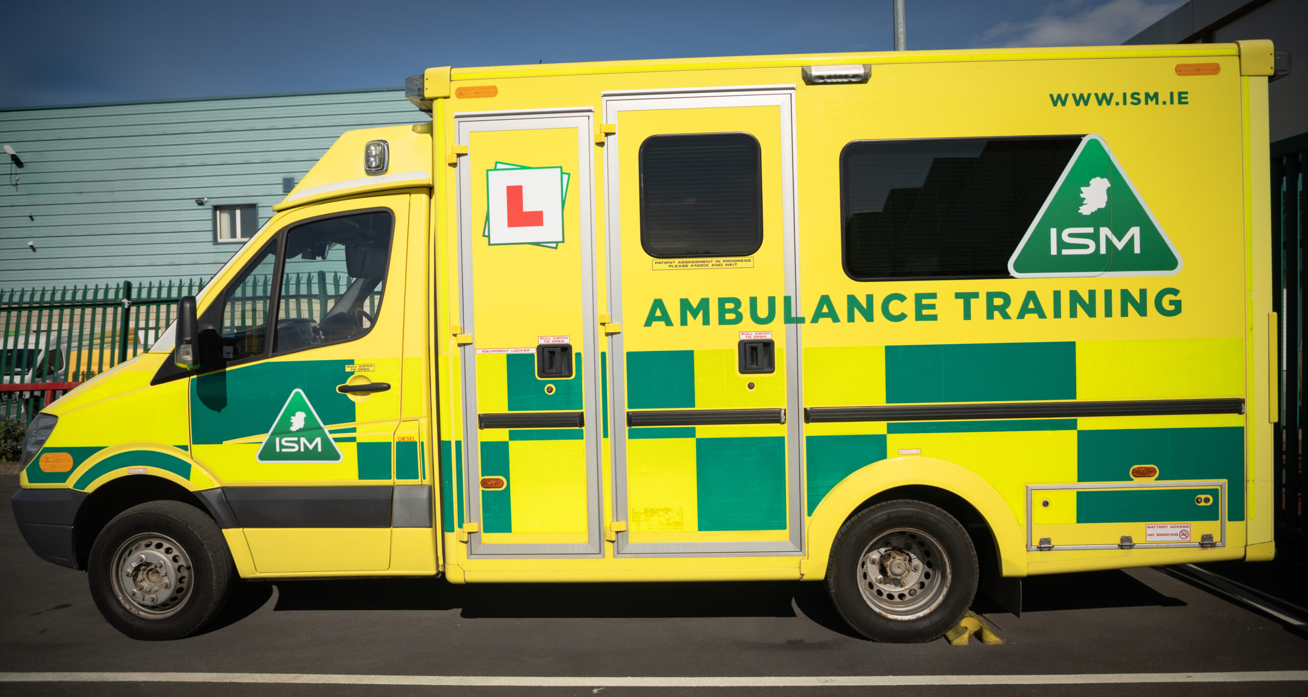 An_ambulance_is_parked_in_front_of_a_building _ISM_Driving_lessons